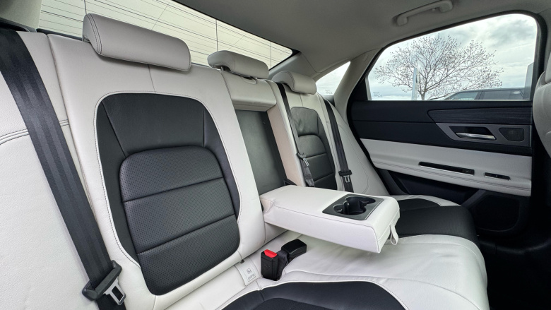 Jaguar XF 3.0d V6 S 4dr Auto Diesel Saloon